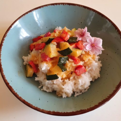 Rotes Thai Curry mit Zucchini