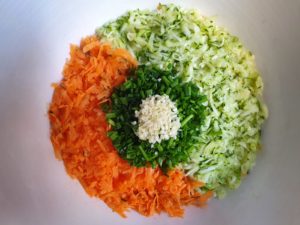 Zucchini Karotten Puffer Anleitung