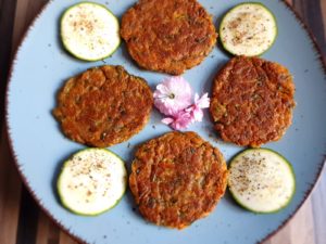 Zucchini Karotten Puffer Zutaten fertig