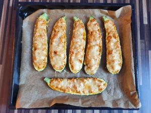 Gefüllte Zucchini mit Kichererbsen