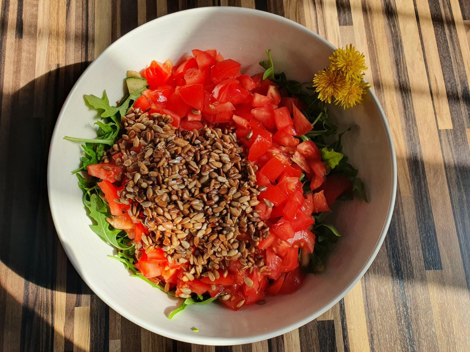 Zucchini-Tomaten-Rucola Salat