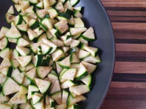 Zucchini-Tomaten-Rucola Salat