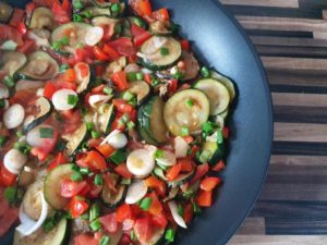 Zucchini-Gemüse-Pfanne mit Spätzle (vegetarisch)