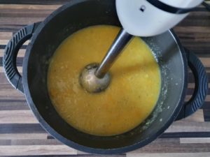 Gelbe Zucchini-Suppe (vegan)