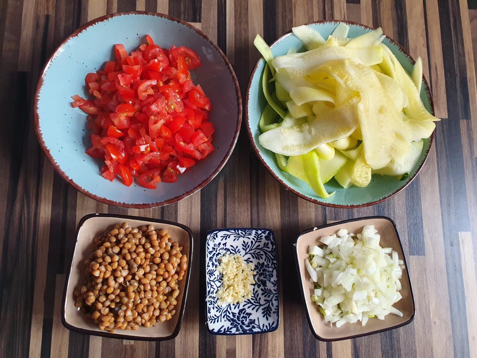Zucchininudeln mit Linsen-Bolognese (vegan)