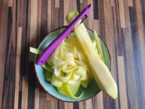 Zucchininudeln mit Linsen-Bolognese (vegan)