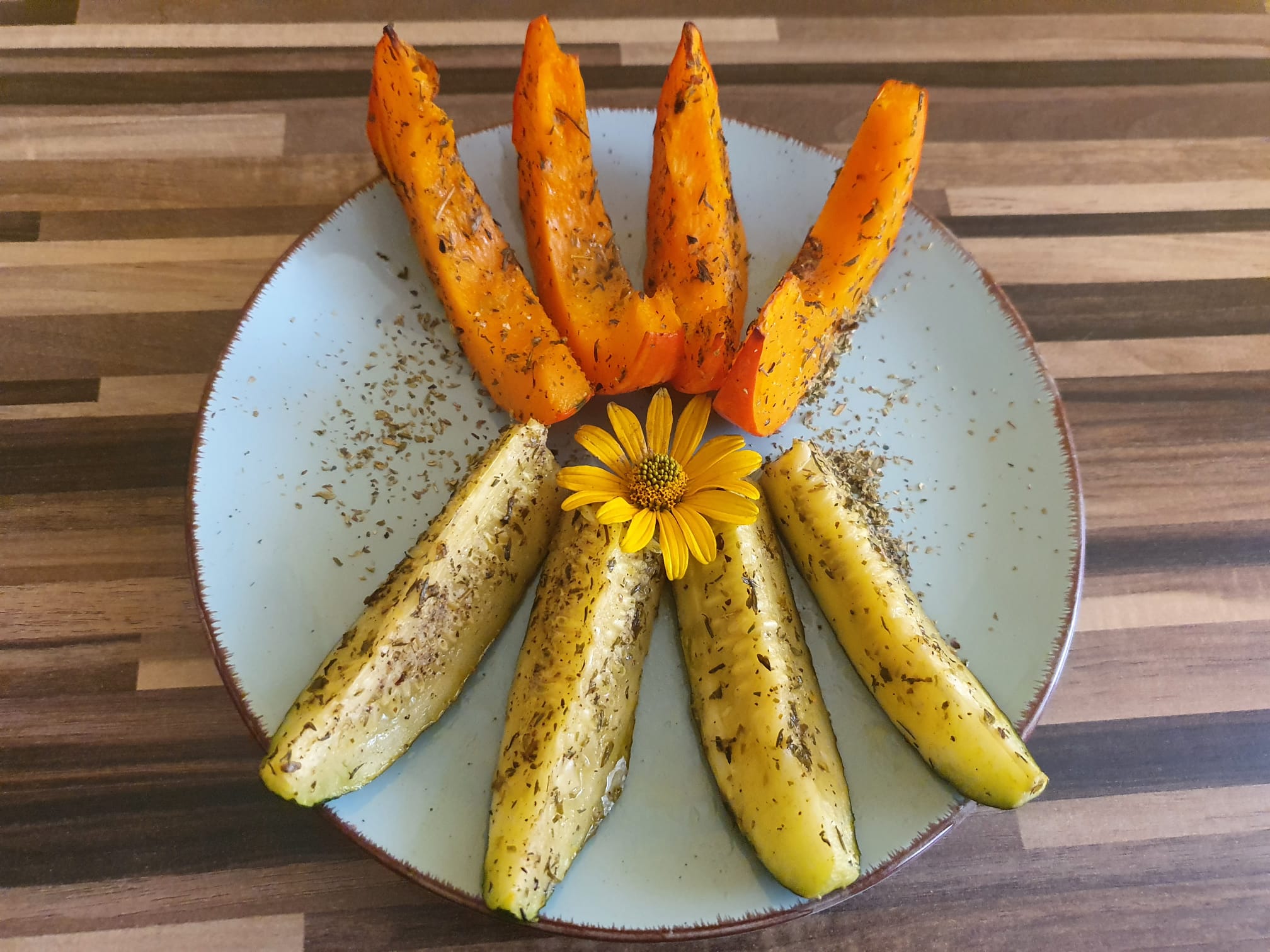 Marinierte Zucchini und Kürbis Boote (vegan)