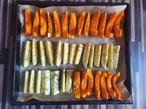 Marinierte Zucchini und Kürbis Boote (vegan)
