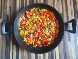 Zucchini-Paprika-Käsepfanne (vegetarisch)