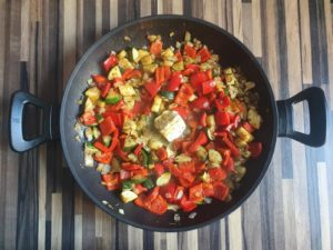 Zucchini-Paprika-Käsepfanne (vegetarisch)