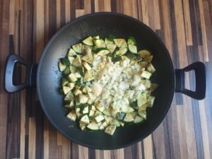 Zucchini-Paprika-Käsepfanne (vegetarisch)