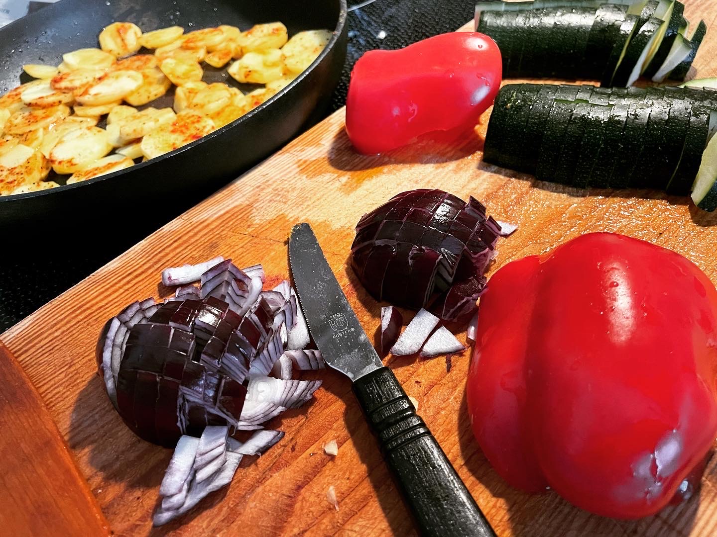Bratkartoffeln mit Paprika (vegan) - zucchiniwelt.de