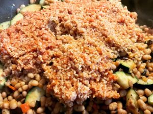 Bulgurpfanne mit weißen Bohnen & Zucchini