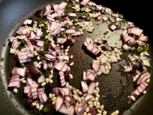 Bulgurpfanne mit weißen Bohnen & Zucchini