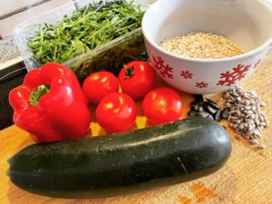 Rucola-Salat mit Haferflocken & Zucchini