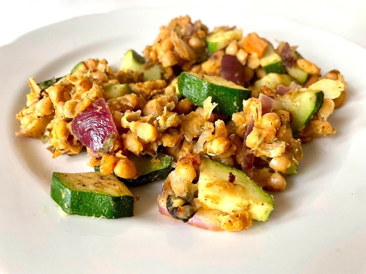 Weiße-Bohnen-Pfanne mit Zucchini (vegan)