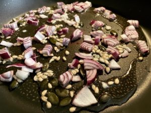 Quinoa mit Zucchini und weißen Bohnen