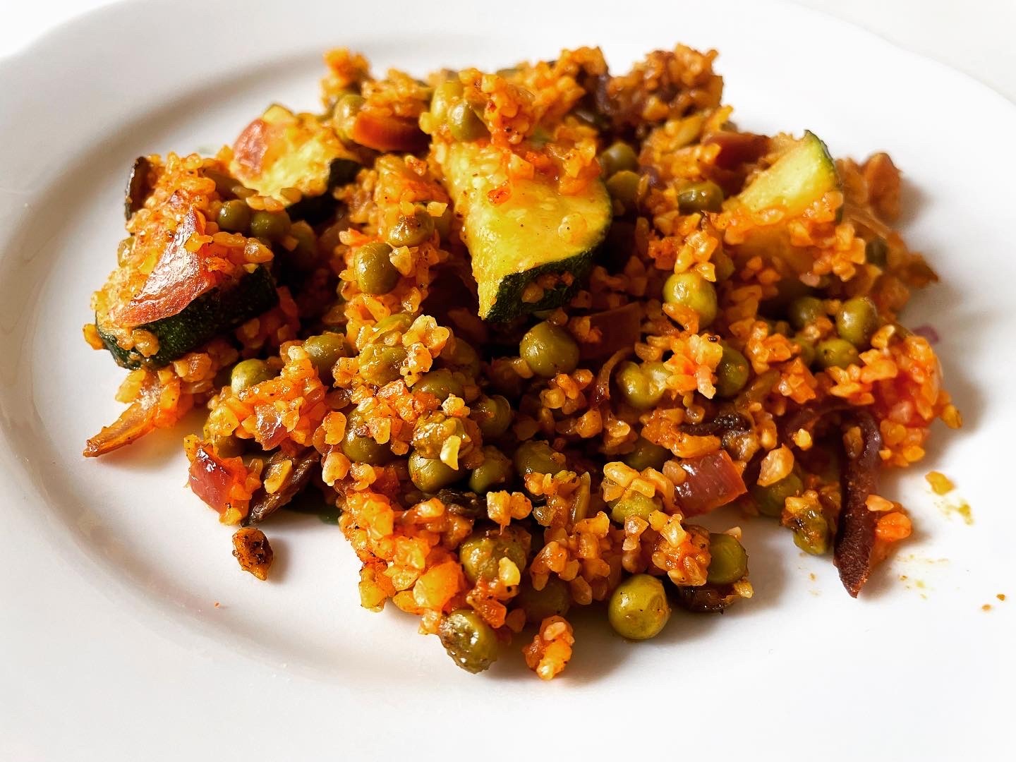 Bulgur mit Erbsen und Zucchini